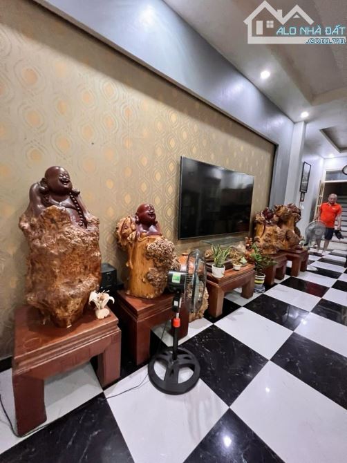 BÁN NHÀ PHÂN LÔ ĐƯỜNG HOÀNG QUỐC VIỆT CẦU GIẤY DT 70M 5 TẦNG GARA Ô TÔ 2 THOÁNG GIÁ 22 TỶ