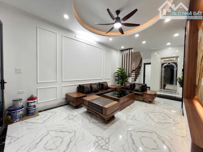 BÁN NHÀ PHỐ KHÚC THỪA DỤ CẦU GIẤY DT 45M 7 TẦNG THANG MÁY NHÀ MỚI Ở LUÔN GIÁ 13.5 TỶ