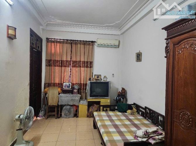 BÁN NHÀ TT HOÀN KIẾM DT35 M NHỈNH 12TỶ LÔ GÓC 2 THOÁNG 10 M RA PHỐ VÍP VỊ TRÍ KD ĐỈNH