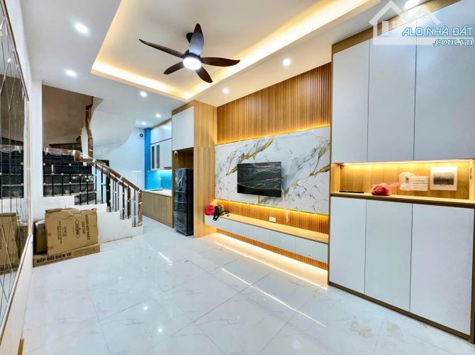 Bán Nhà Phố Trương Định / 4 Tầng Mới Đẹp / 20m Ra Phố / Nhỉnh 4 Tỷ