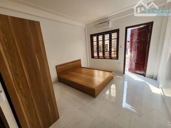 NHÀ ĐẸP PHỐ MINH KHAI - DÂN XÂY CHẮC CHẮN - 7 PHÒNG FULL ĐỒ - Ô CHỜ THANG MÁY - 11.5 TỶ