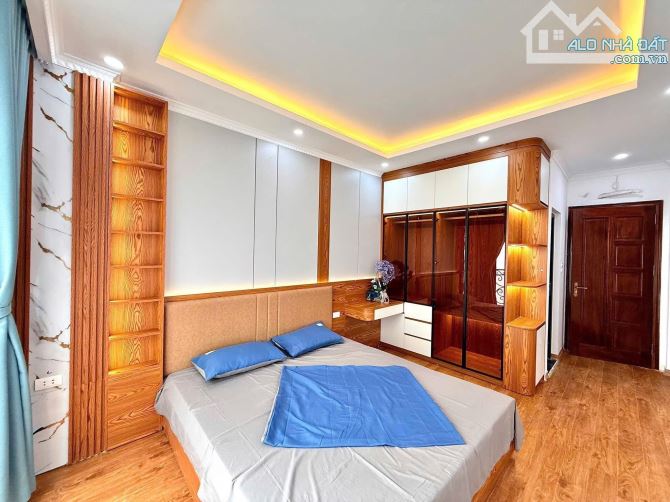 Thang máy, nhà mới Trương Định, DT 41m2, cách phố 20m, chủ rất mót bán! Giảm giá sập sàn!