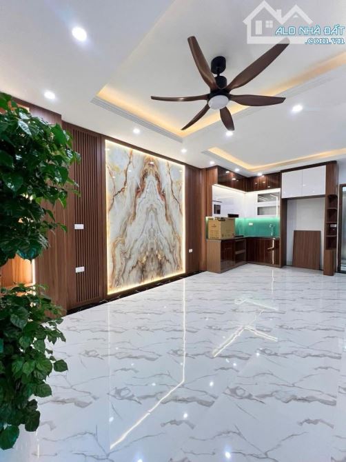 BÁN NHÀ PHỐ KHÚC THỪA DỤ CẦU GIẤY DT 45M 7 TẦNG THANG MÁY NHÀ MỚI Ở LUÔN GIÁ 13.5 TỶ