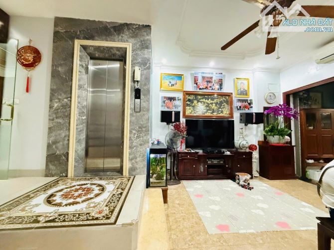 PHÂN LÔ NGHĨA ĐÔ HOÀNG QUỐC VIỆT CẦU GIẤY DT 70M 5 TẦNG GARA THANG MÁY VỈA HÈ KD GIÁ 38.5