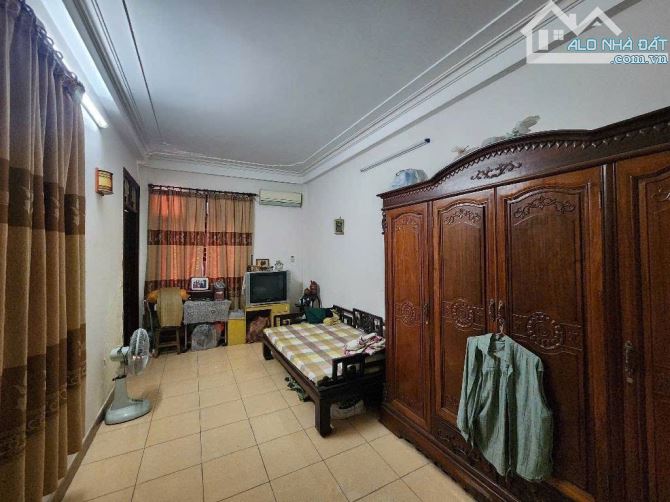 BÁN NHÀ TT HOÀN KIẾM DT35 M NHỈNH 12TỶ LÔ GÓC 2 THOÁNG 10 M RA PHỐ VÍP VỊ TRÍ KD ĐỈNH