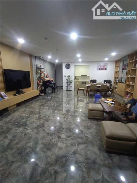 🏗️ CHÍNH CHỦ CẦN BÁN CHCC MẶT PHỐ XUÂN TẢO – LÔ GÓC 3 THOÁNG – DIỆN TÍCH LỚN – VIEW ĐẸP ( - 2