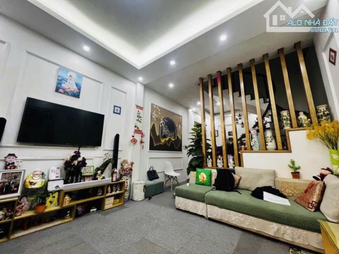 Ô tô đỗ gần nhà - sân xe dùng riêng - 55m Minh Khai 4 tầng MT 4.3m chỉ 9 tỉ