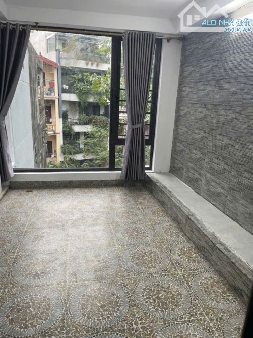 La Thành - 9 phòng khép kín - Dòng tiền 40tr/tháng - Ô tô đỗ cổng - Cạnh Vin GV