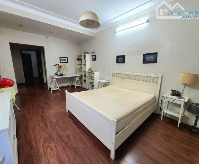 Bán nhà phố cổ Hoàn Kiếm - Đường Lý Nam Đế - 106m - 5 tầng - 3 oto ngủ trong nhà - 50 tỷ