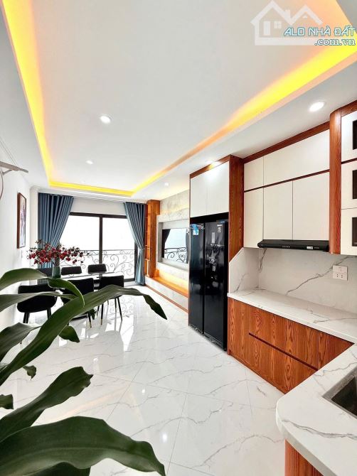 Thang máy, nhà mới Trương Định, DT 41m2, cách phố 20m, chủ rất mót bán! Giảm giá sập sàn!