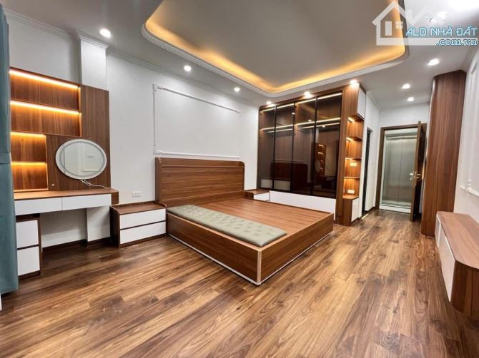 BÁN NHÀ PHỐ KHÚC THỪA DỤ CẦU GIẤY DT 45M 7 TẦNG THANG MÁY NHÀ MỚI Ở LUÔN GIÁ 13.5 TỶ