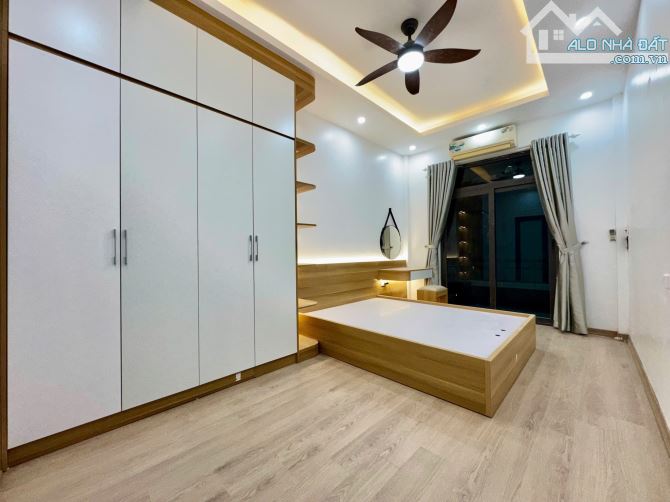 Bán Nhà Phố Trương Định / 4 Tầng Mới Đẹp / 20m Ra Phố / Nhỉnh 4 Tỷ