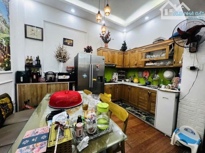 Ô tô đỗ gần nhà - sân xe dùng riêng - 55m Minh Khai 4 tầng MT 4.3m chỉ 9 tỉ