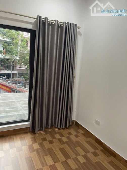 La Thành - 9 phòng khép kín - Dòng tiền 40tr/tháng - Ô tô đỗ cổng - Cạnh Vin GV