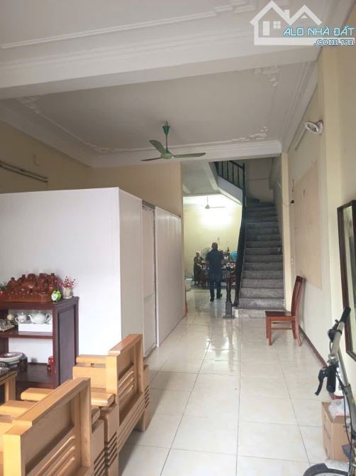 Nhà Kim Giang Đại Kim Hoàng Mai Oto Tránh Đỗ Kinh Doanh Tốt 100m 32Tỷ 5Tầng Mt5m