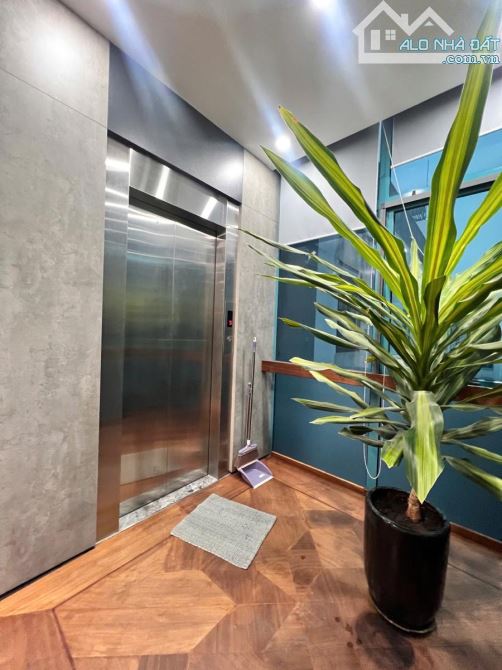 Mặt phố vip Giảng Võ, 5T thang máy, vỉa hè, DT65tr/th, ở kết hợp KD - 102m2