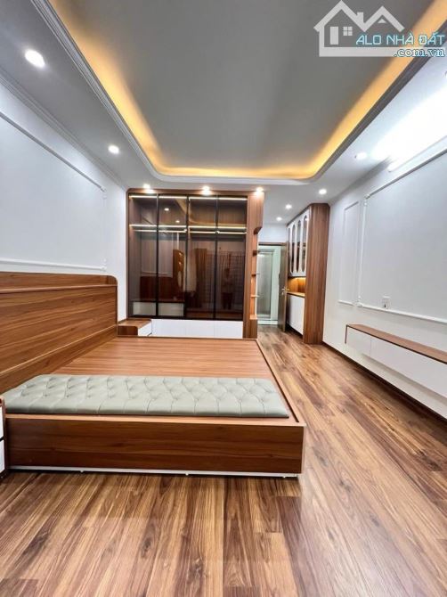 BÁN NHÀ PHỐ KHÚC THỪA DỤ CẦU GIẤY DT 45M 7 TẦNG THANG MÁY NHÀ MỚI Ở LUÔN GIÁ 13.5 TỶ