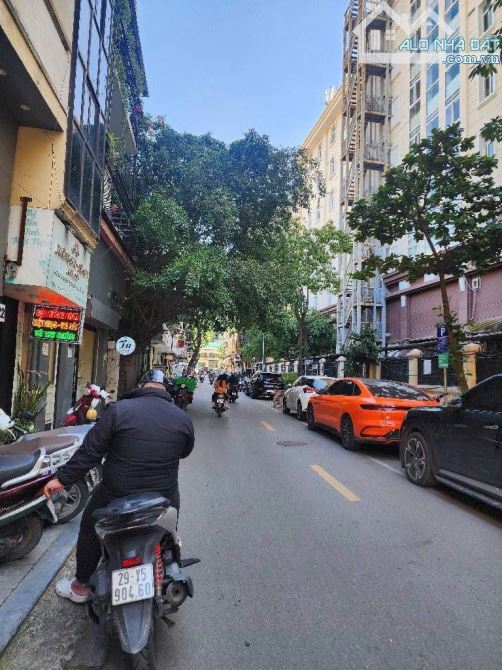 BÁN NHÀ TT HOÀN KIẾM DT35 M NHỈNH 12TỶ LÔ GÓC 2 THOÁNG 10 M RA PHỐ VÍP VỊ TRÍ KD ĐỈNH