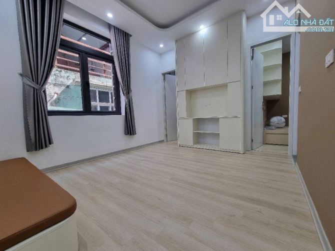 Láng - 23 phòng khép kín - Doanh thu 2 tỷ/năm - Cách ô tô 40m - Trước nhà ba gác