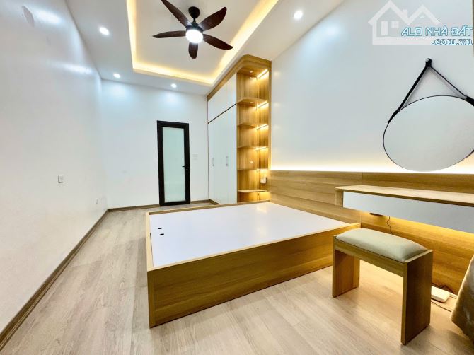 Bán Nhà Phố Trương Định / 4 Tầng Mới Đẹp / 20m Ra Phố / Nhỉnh 4 Tỷ