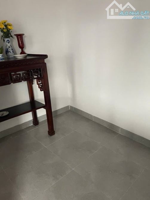 La Thành - 9 phòng khép kín - Dòng tiền 40tr/tháng - Ô tô đỗ cổng - Cạnh Vin GV