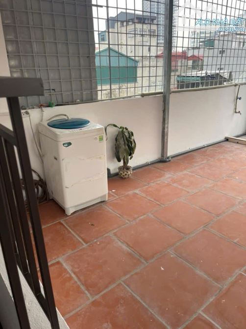 La Thành - 9 phòng khép kín - Dòng tiền 40tr/tháng - Ô tô đỗ cổng - Cạnh Vin GV