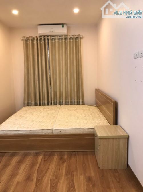 BÁN NHÀ NGÕ 221 PHỐ TÔN ĐỨC THẮNG DT 61m2 4,5 tầng 9,3 tỷ