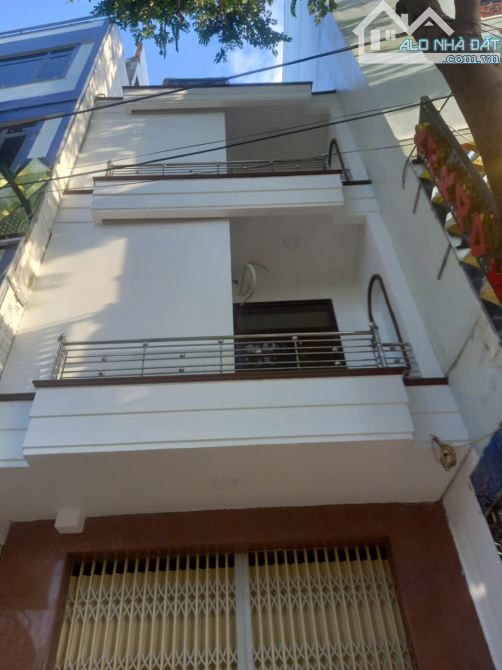 Nhà mặt tiền 4 tầng đường Hoàng Diệu - Vĩnh nguyên Nha trang. Cách biển Trần Phú 200m