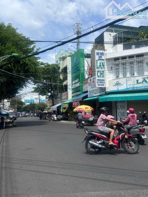 💝BÁN LÔ ĐẤT kèm NHÀ Cấp 4 KINH DOANH Ngay gần Chợ BÌNH TÂN - VĨNH NGUYÊN. Dt 97,5m ngag 5