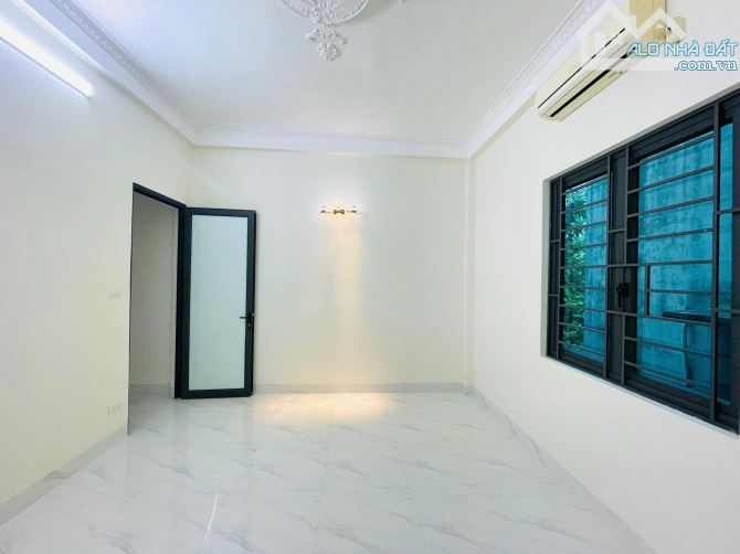 Ngõ 86 Tô Vĩnh Diện, oto tránh 15m, sổ 60m2 thoáng trước sau dân trí. Giá 14.9 tỷ