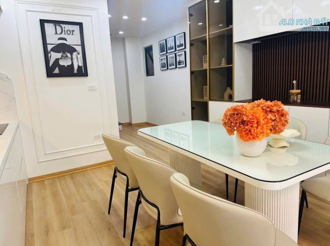 ( NHÀ MỚI ĂN TẾT ) Y HÌNH NHÀ BÁN PHỐ NGUYỄN XIỂN 42M, 6 TẦNG, MT 4M, 13,9 TỶ LÔ GÓC