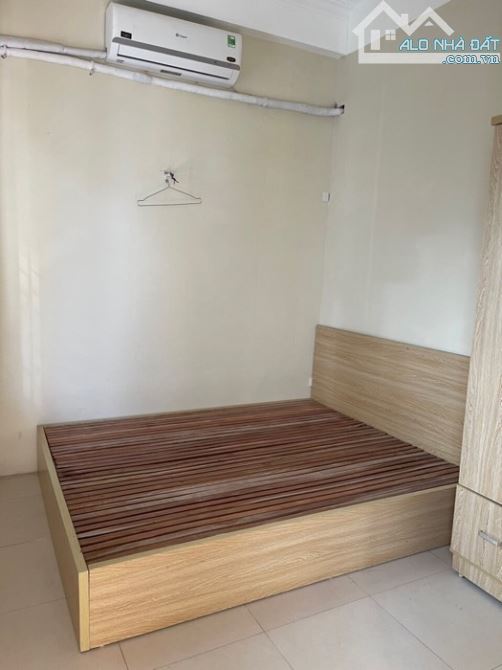 BÁN NHÀ NGÕ 221 PHỐ TÔN ĐỨC THẮNG DT 61m2 4,5 tầng 9,3 tỷ