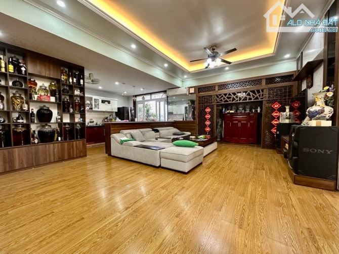 Chính chủ bán nhà 3 tầng-75m2-5.5m rộng-12m dài phố Tạ Quang Bửu.