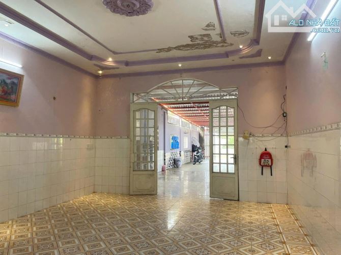 Bán gấp căn nhà hẻm kinh doanh giáp ranh thị trấn Củ Chi, 700 triệu sang luôn nhà và đất. - 1