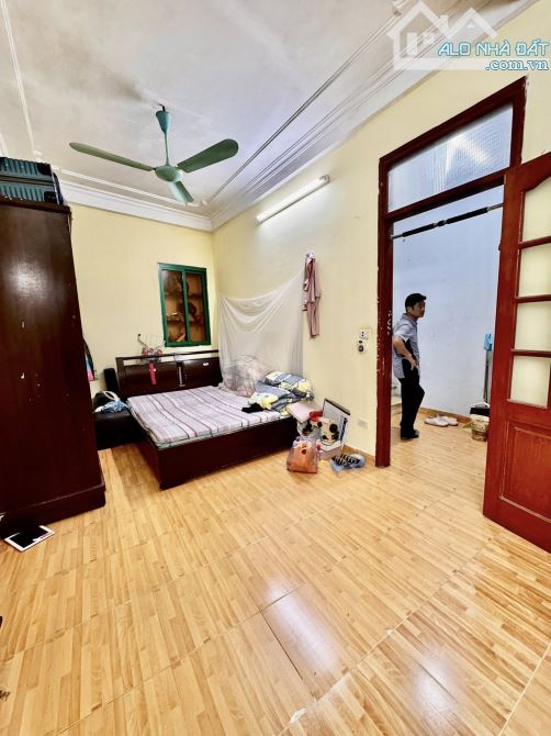 Bán nhà phố Giải Phóng, Hai Bà Trưng, ô tô đõ cửa, tiện KD, 5 tầng 40m2 giá 16.5 tỷ