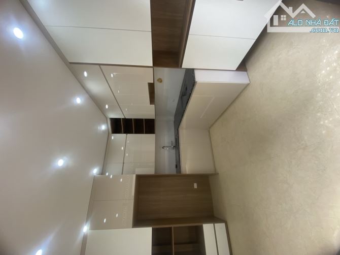 Hiếm, Nhà đẹp Phố Võng Thị 30m x 5T, MT 5m, Ô tô, KD, Gần Hồ Tây, Full NT, 7,9 tỷ