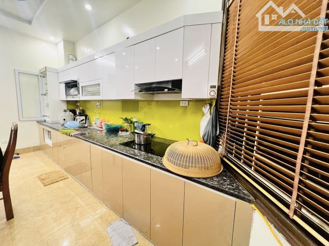 Mặt Phố Tô Ngọc Vân Mặt Tiền 9M 4 Tầng 75 Tỷ Nhà Đẹp giữ tiền