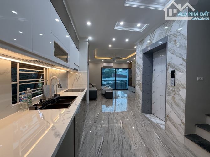 Bán nhà Kim Giang gần The Manor, 45m2 x 7 tầng thang máy, lô góc 2 thoáng, ô tô kinh doanh