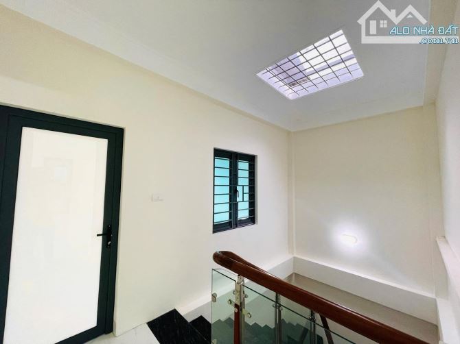 Ngõ 86 Tô Vĩnh Diện, oto tránh 15m, sổ 60m2 thoáng trước sau dân trí. Giá 14.9 tỷ