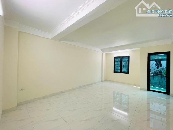 Ngõ 86 Tô Vĩnh Diện, oto tránh 15m, sổ 60m2 thoáng trước sau dân trí. Giá 14.9 tỷ