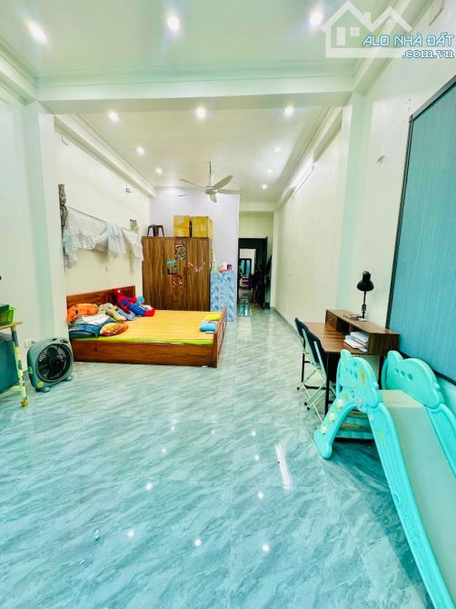 Giáp Bát, diện tích 69m, 6tầng . MT 3.8m. Giá 18,5tỷ Hoàng Mai