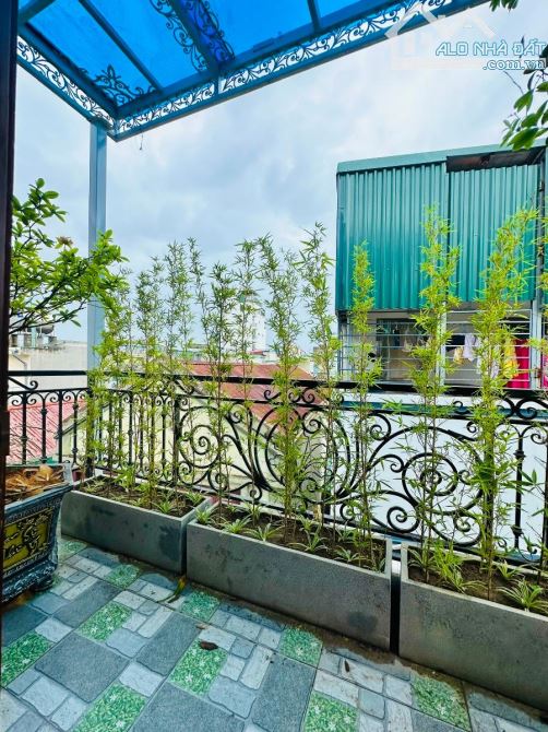 Giáp Bát, diện tích 69m, 6tầng . MT 3.8m. Giá 18,5tỷ Hoàng Mai