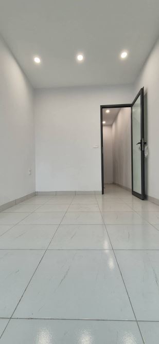 MẶT PHỐ BẠCH ĐẰNG – 5 TẦNG CHỈ HƠN 8 TỶ - KINH DOANH ĐỈNH - TRƯỚC NHÀ 2 ÔTÔ TẢI TRÁNH