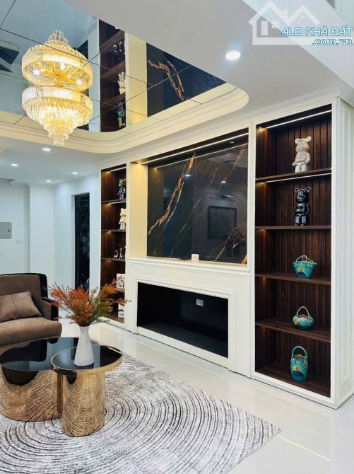 ( NHÀ MỚI ĂN TẾT ) Y HÌNH NHÀ BÁN PHỐ NGUYỄN XIỂN 42M, 6 TẦNG, MT 4M, 13,9 TỶ LÔ GÓC