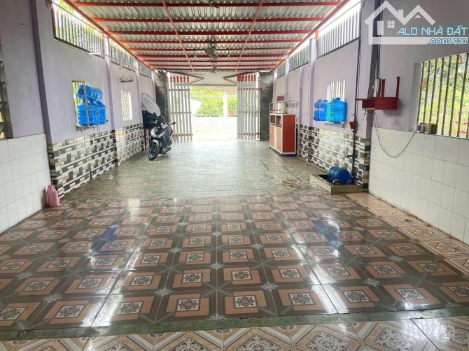 Bán gấp căn nhà hẻm kinh doanh giáp ranh thị trấn Củ Chi, 700 triệu sang luôn nhà và đất. - 2