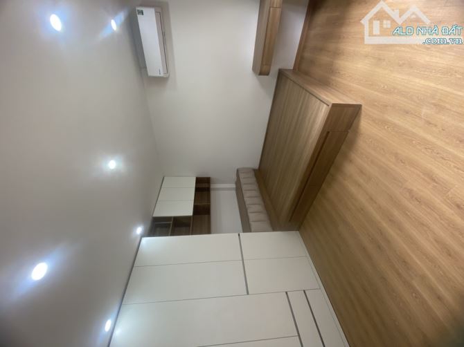 Hiếm, Nhà đẹp Phố Võng Thị 30m x 5T, MT 5m, Ô tô, KD, Gần Hồ Tây, Full NT, 7,9 tỷ