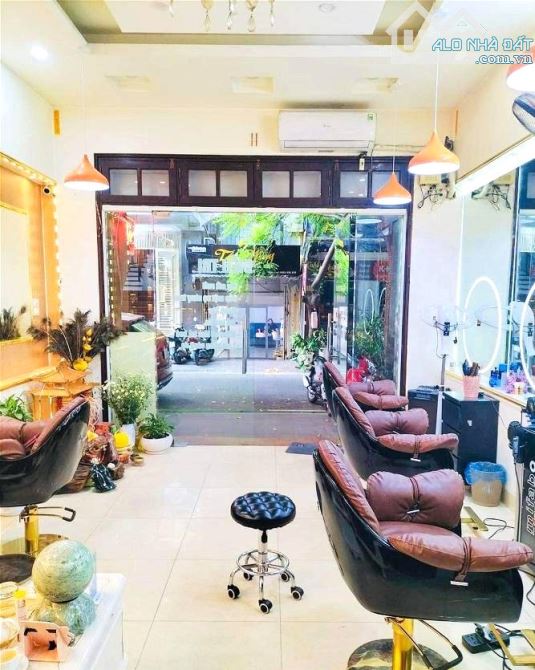 Bán nhà ĐÊ LA THÀNH, Ngọc Khánh. Mặt ngõ, oto tránh. Vỉa hè, thoáng trước sau. KD tấp nập