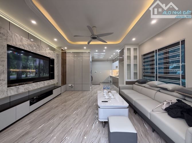 Bán nhà Kim Giang gần The Manor, 45m2 x 7 tầng thang máy, lô góc 2 thoáng, ô tô kinh doanh