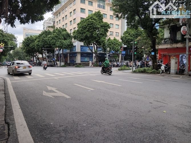 Bán nhà mặt phố Bà Triệu, Khách sạn, building, VP, 380m2, Mặt tiền 10m, 320 tỷ