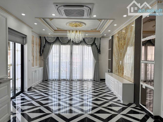 CẦN BÁN GẤP NHÀ 7 TẦNG,THANG MÁY TẠI HOÀNG QUỐC VIỆT, DT 80M, GIÁ 27 TỶ, CHO THUÊ 110TR/T